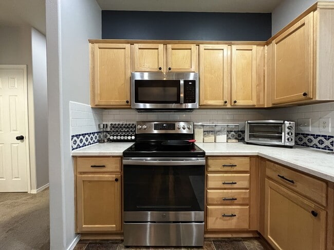 Building Photo - Modern 2 Bedroom + Bonus Room Townhome Near Nike with Dual En Suites, Balcony & Attached Garage