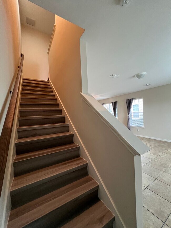 Building Photo - Beautiful Townhouse at Windermere availabl...