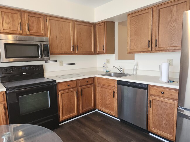 Building Photo - 8212 Londonderry Ct