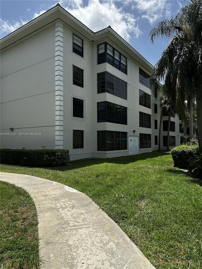 Building Photo - 1719 Whitehall Dr