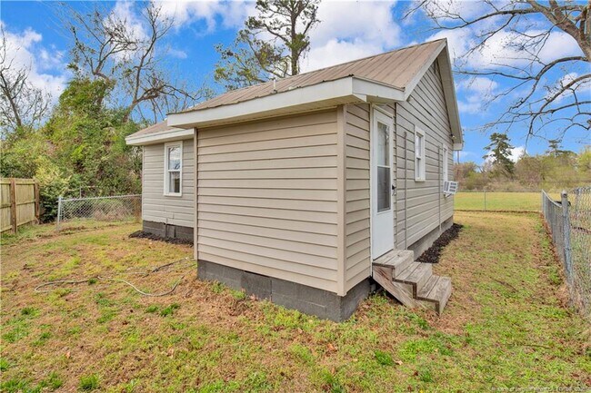 Building Photo - 326 Hawley Ln