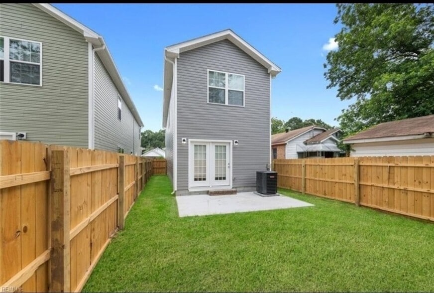 Building Photo - 251 Chapel St