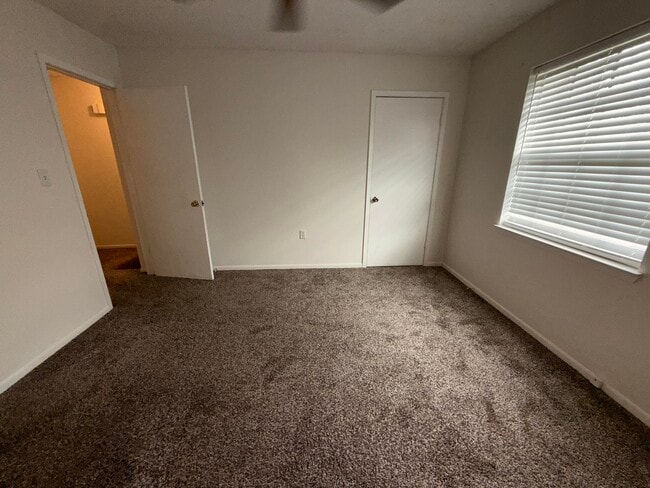Building Photo - 537 Schneider Dr