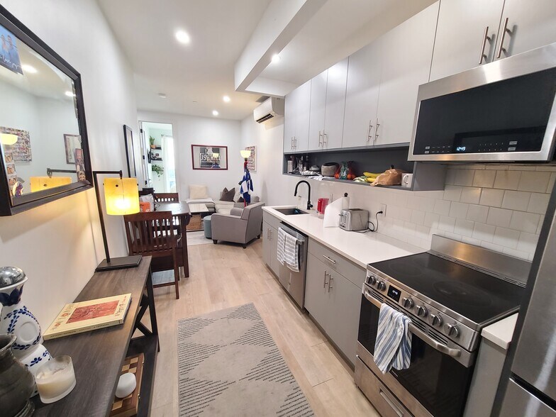 Building Photo - 283 S 2nd St