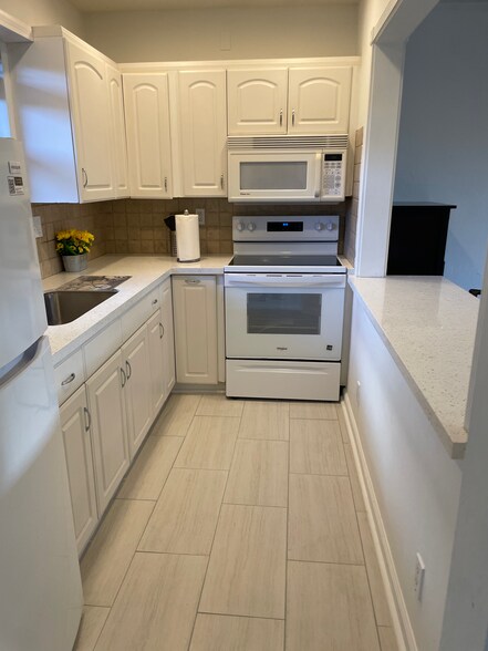 Kitchen - 1001 SE 16th St