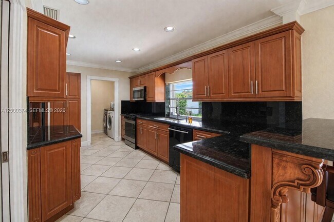 Building Photo - 6331 SW 94th Ave