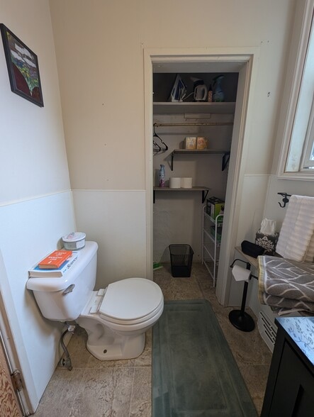 Building Photo - 601 N Front St