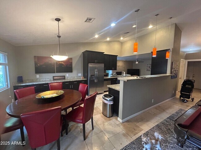 Building Photo - 6002 E Beck Ln