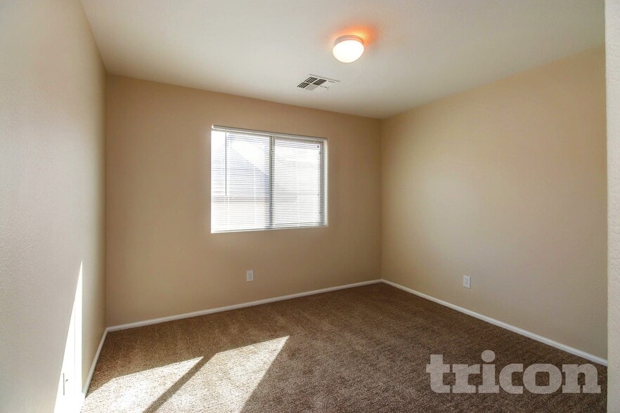 Building Photo - 28888 N Nugget Ct