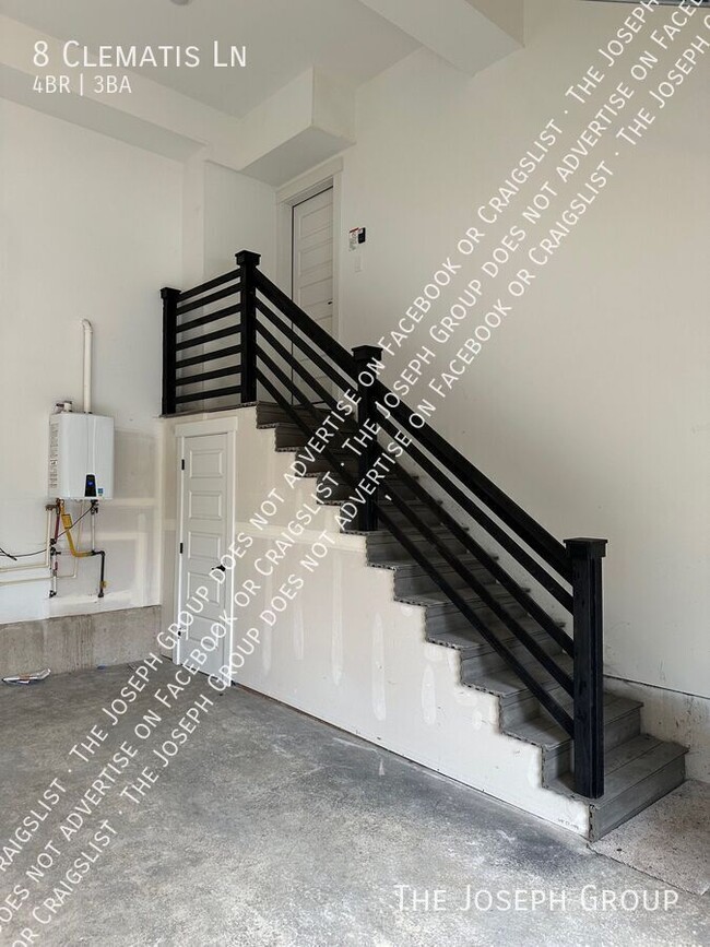 Building Photo - 8 Clematis Ln