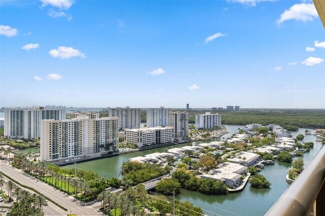 Building Photo - 16275 Collins Ave
