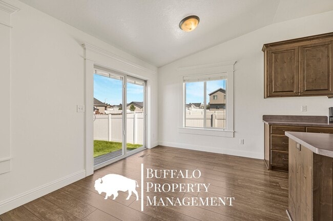 Building Photo - 4215 Roy Cir