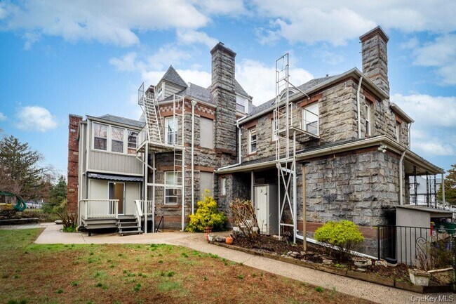 Building Photo - 61 Orchard Ave