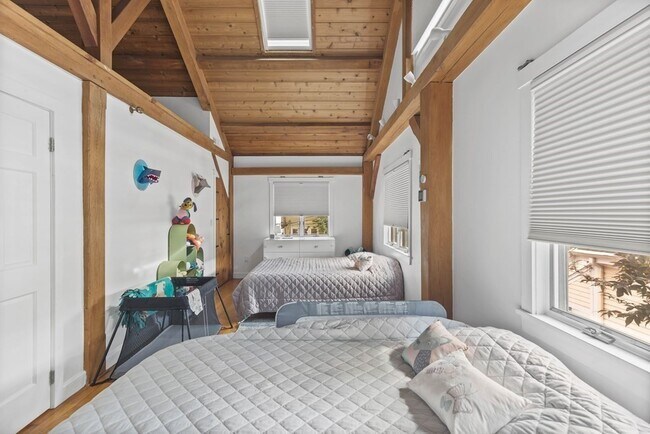 Building Photo - 7 Murdock St