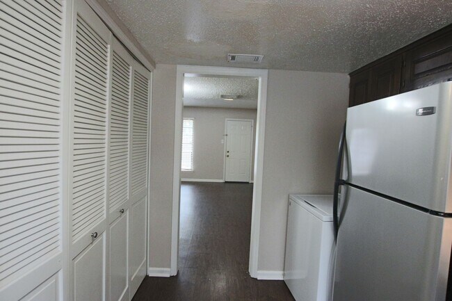 Building Photo - Delmar Dr. 2514/2516