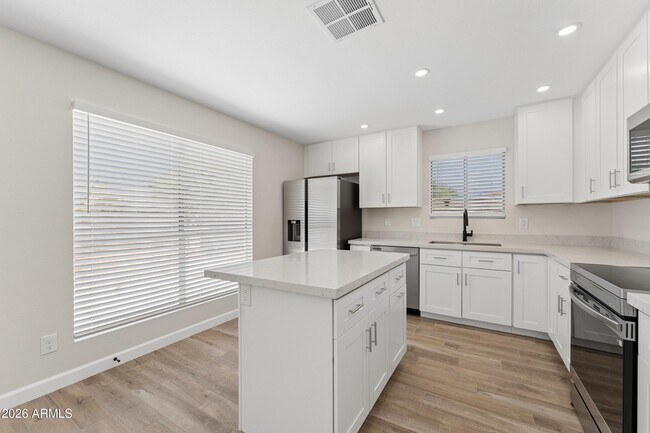 Building Photo - 7214 W Sierra Vista Dr