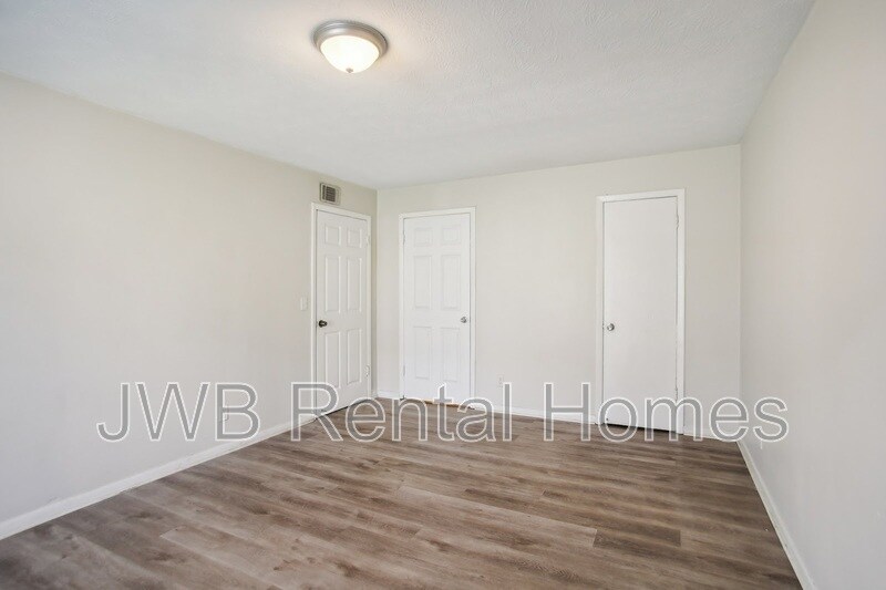 Building Photo - 909 Bert Rd
