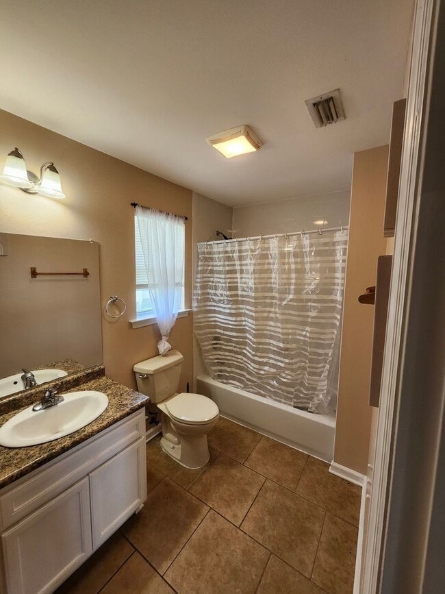 Building Photo - Close to Everything