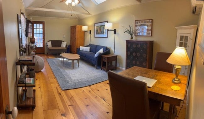 Building Photo - 2-Bedroom in Newlands with Secret Garden & Suite