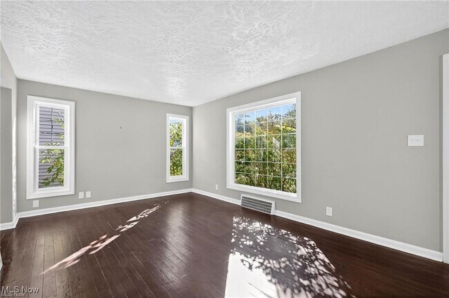 Building Photo - 4521 Golfway Rd