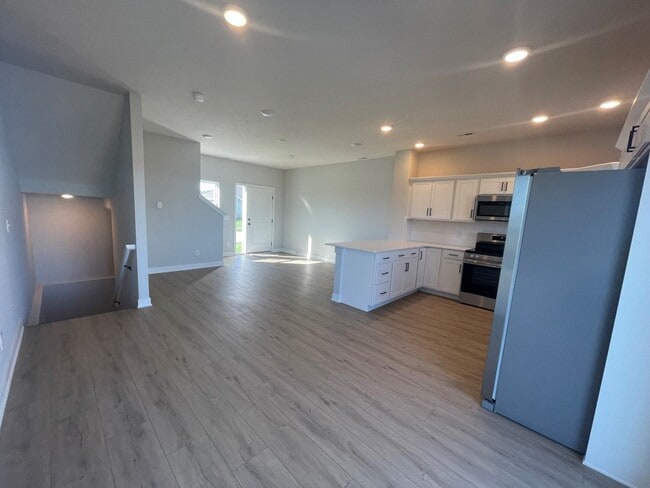 Building Photo - Townhome For Rent Papillion