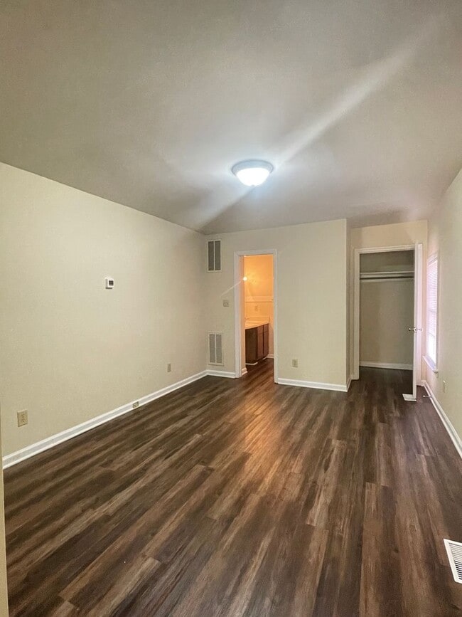 Building Photo - 4130