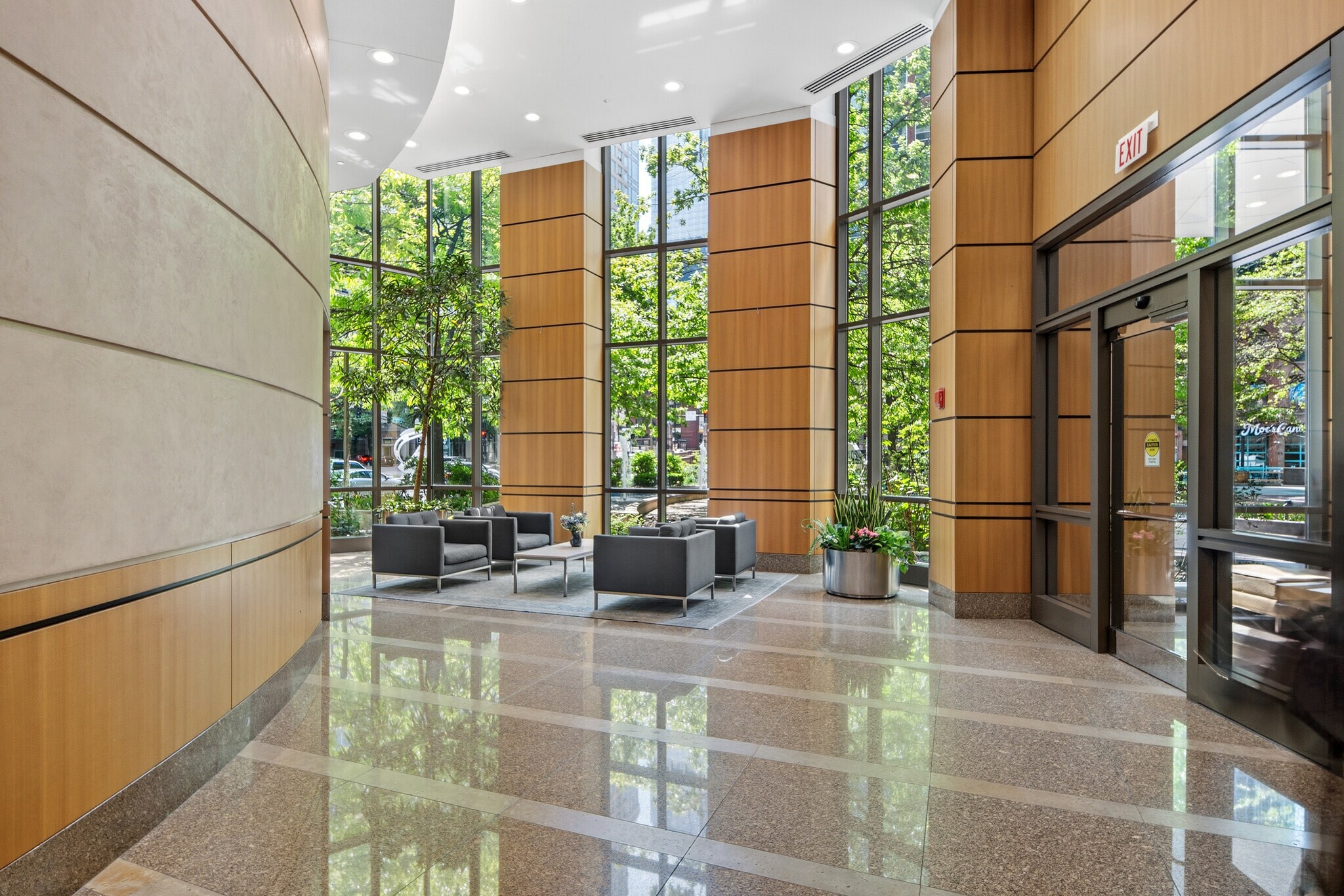 Building Photo - 400 N La Salle Dr