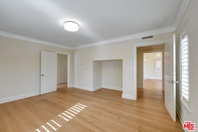 Building Photo - 135 N Gower St