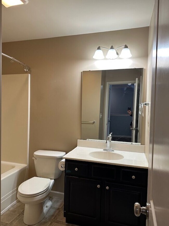 Building Photo - 6402 Creekbend Dr