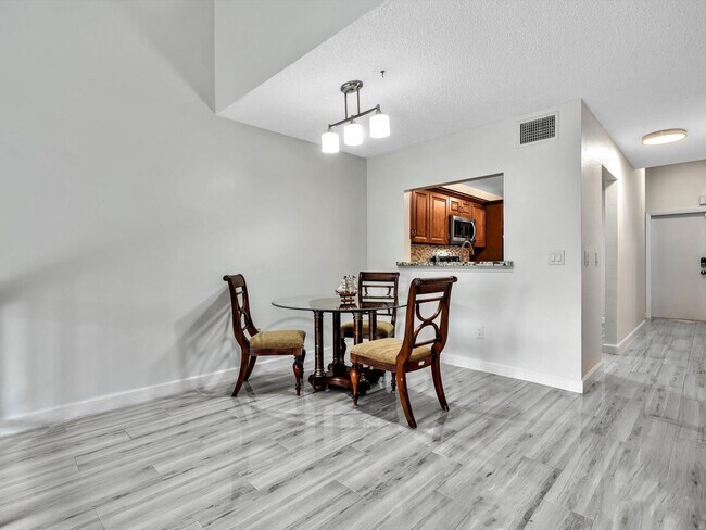 Building Photo - 4182 S Pine Island Rd