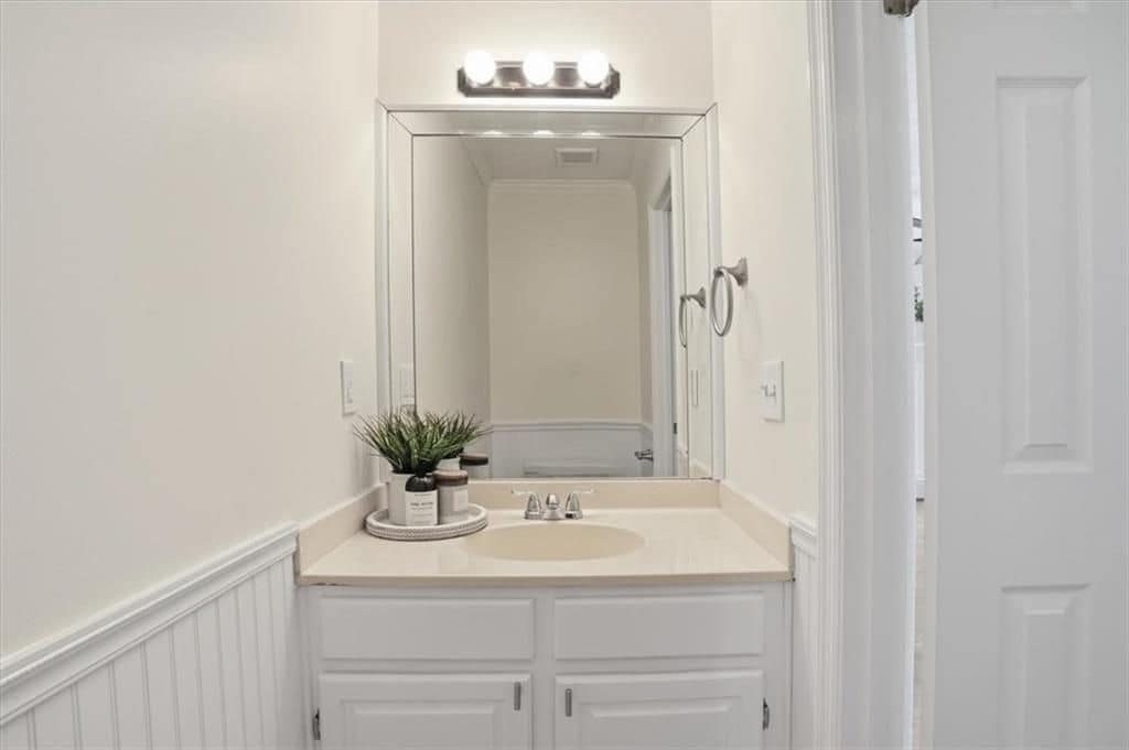 Building Photo - 2600 Holcomb Springs Dr