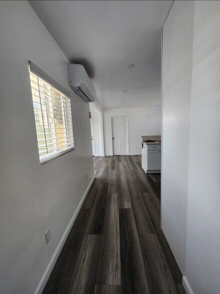 Building Photo - 1531 W 71st St