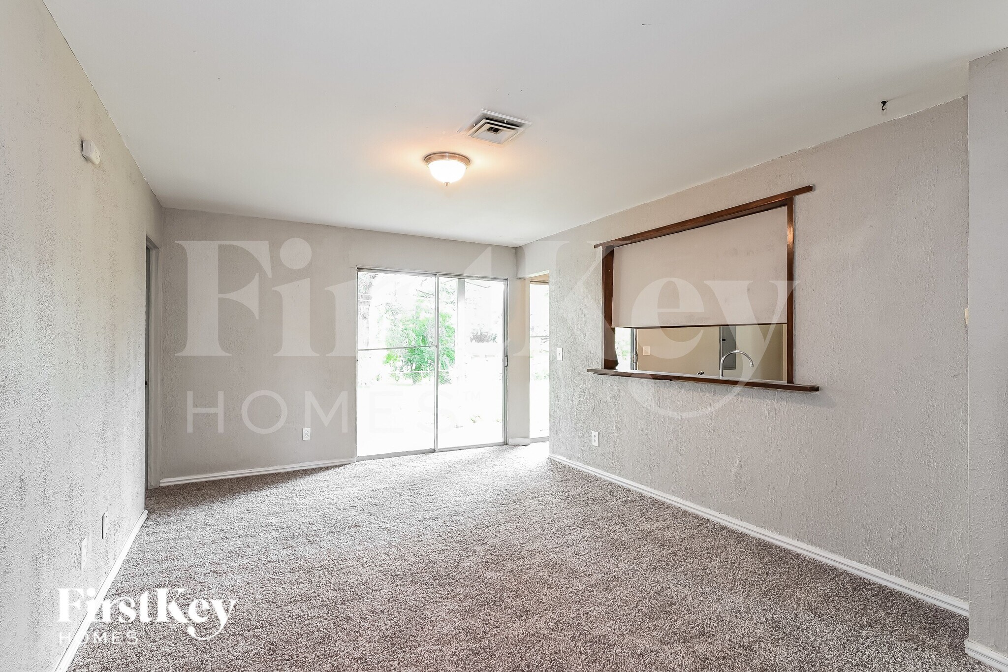 Building Photo - 3045 Kingsley Dr