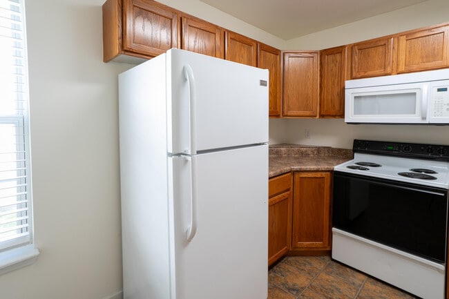 Building Photo - 1704 Juniper Dr