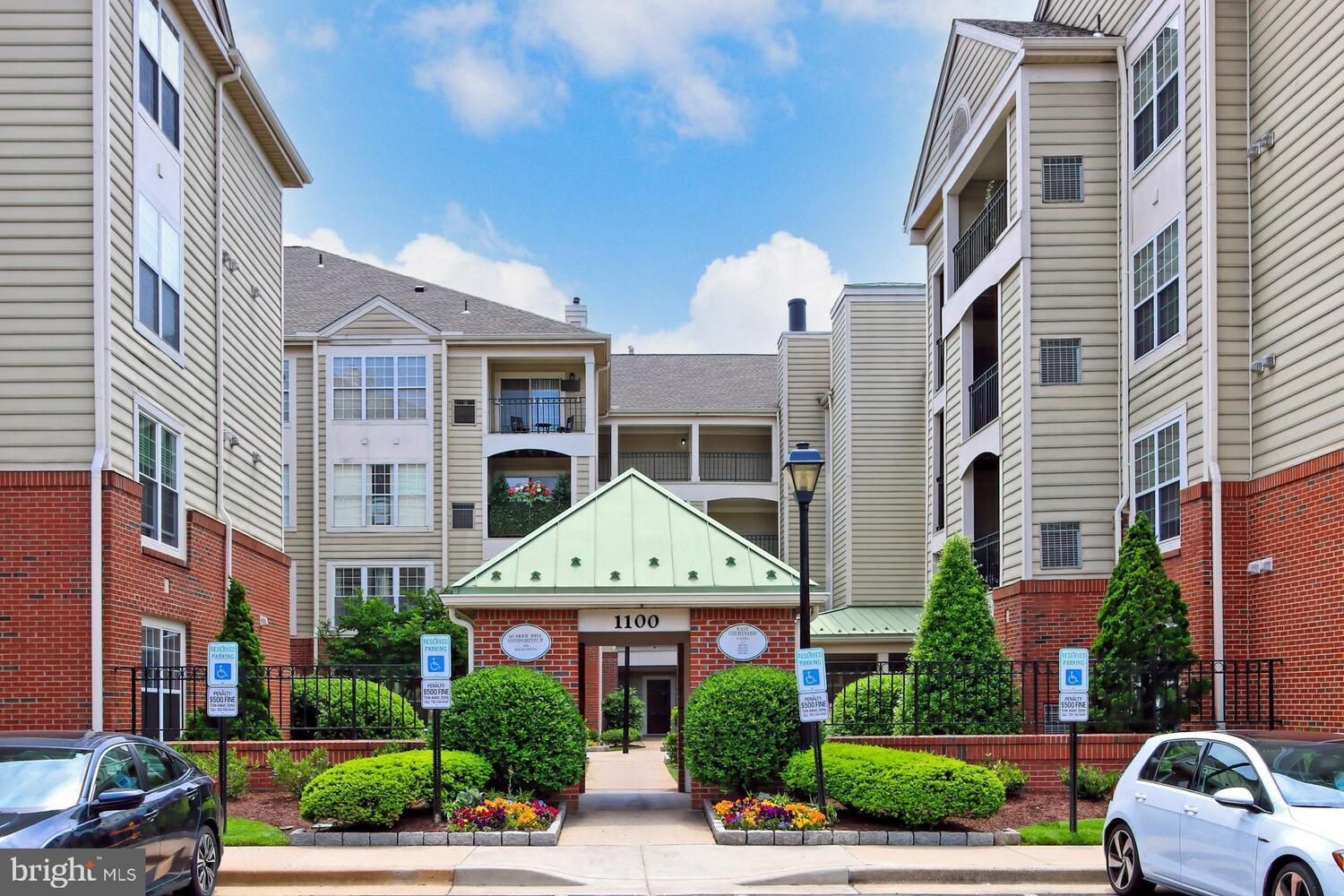 Building Photo - 1100 Quaker Hill Dr