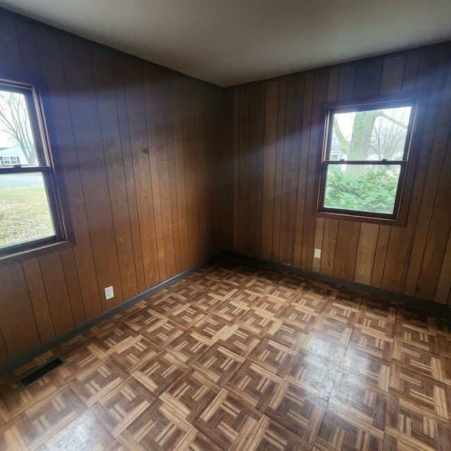 Building Photo - 1009 Glenwood Dr