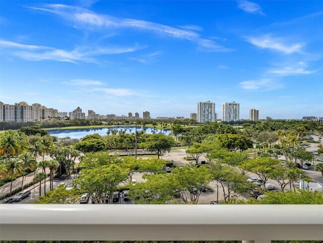 Building Photo - 3731 N Country Club Dr