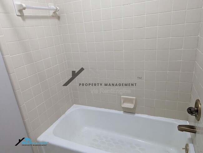 Building Photo - 1306 Hampshire Ct