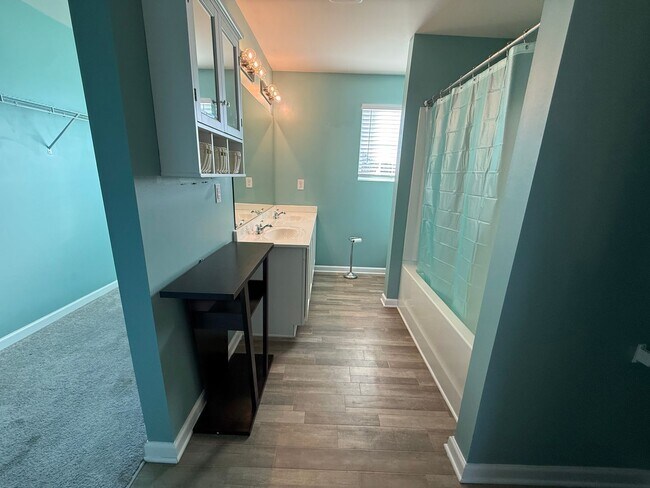 Building Photo - 4 Bedrooms, 3 Bathrooms - Home in West Rome!