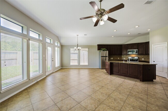 Building Photo - 5615 Stoneridge Ct