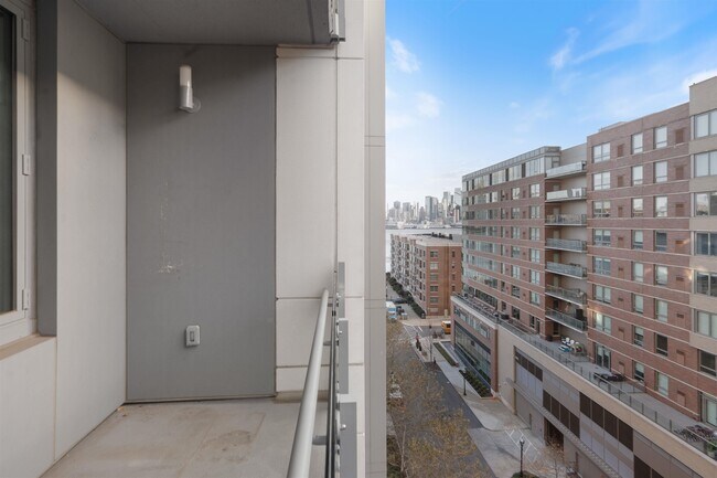 Building Photo - 9 Ave at Port Imperial