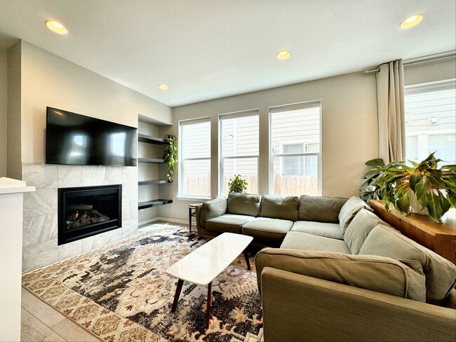 Building Photo - 1289 S Dallas Ct