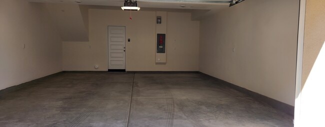 Building Photo - 40787 Melrose Dr