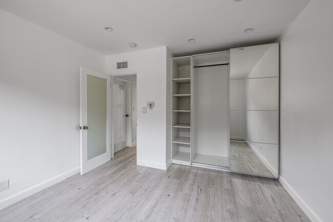 Building Photo - 337 Rexford Dr