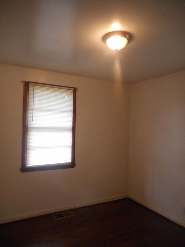 Building Photo - 3 Bedroom 1 Bath Downtown Augusta
