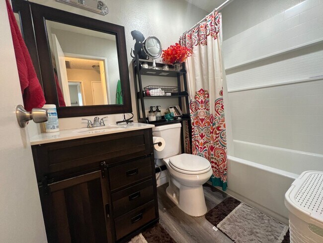 Building Photo - STUNNING 4BD/2BA SINGLE STORY IN HENDERSON. NO HOA!!