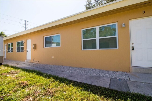 Building Photo - 429 NW 9th Ave