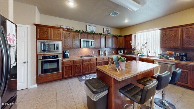 Building Photo - 7350 La Casa Way