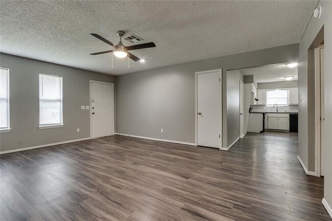 Building Photo - 3916 SE 46th St