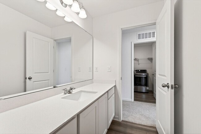 Building Photo - Charming 3BR End-Unit Townhome in Wake Forest!